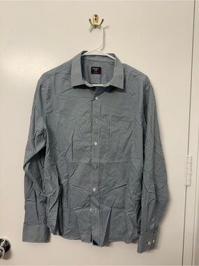 UNTUCKit performance shirt with pocket